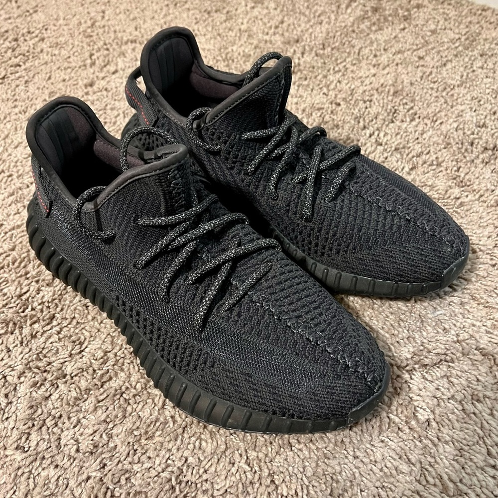 Yeezy 350 v2 triple black - size 9